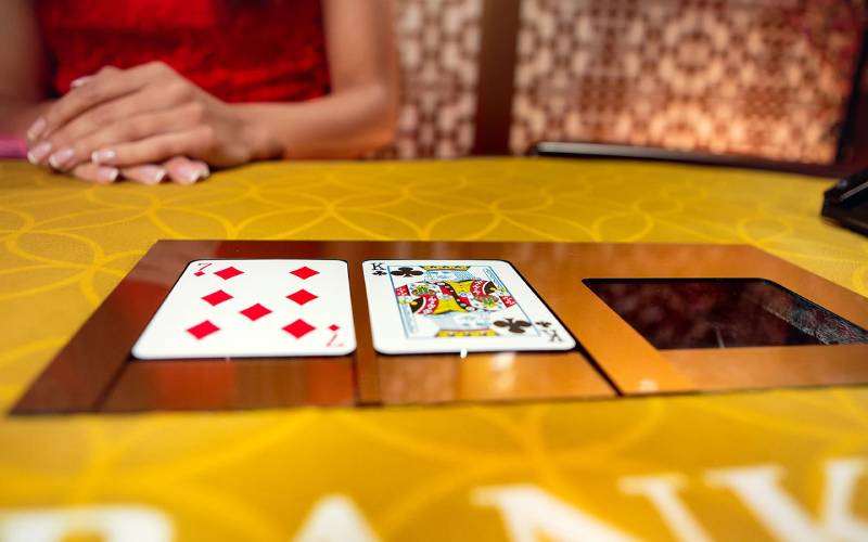 Vì sao người chơi “nghiện” cú lật bài Squeeze?